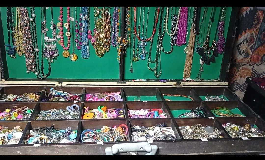 Antika - İtalyan ve Türk el yapımı bayan takıları